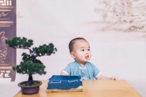 重庆满月宝宝放屁臭 重庆满月宝宝放屁臭