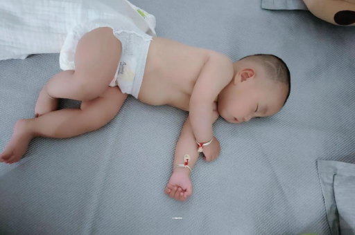 重庆3个月宝宝怎么抱